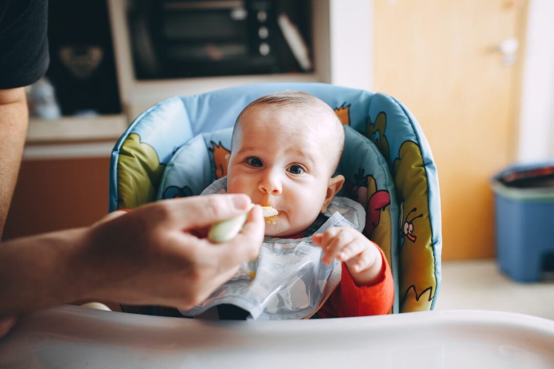 Comment choisir un bavoir pour un bébé